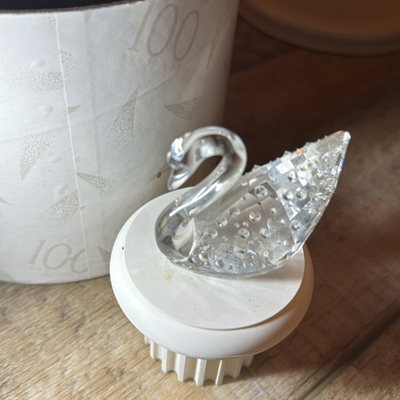 Swarovski swan with crystals on wings in mint condition. - Picture 4 of 5